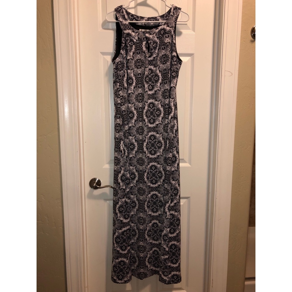 Long, sleeveless dress